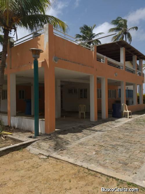 Casa a Orilla de Playa Urbanización privada San Juan de los Cayos