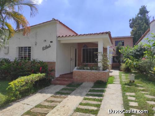 EN VENTA DOS (2) CASAS INDEPENDIENTES EN TERRENO EN COMÚN URB EL PARRAL. Código 131240