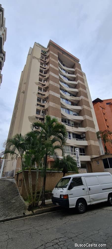 VENTA DE CÓMODO APARTAMENTO EN EL BOSQUE. Código 142756