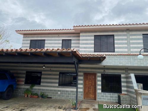 Vende Hermoso Townhouse en el Conjunto Residencial Terranostra San Diego. Código 143079