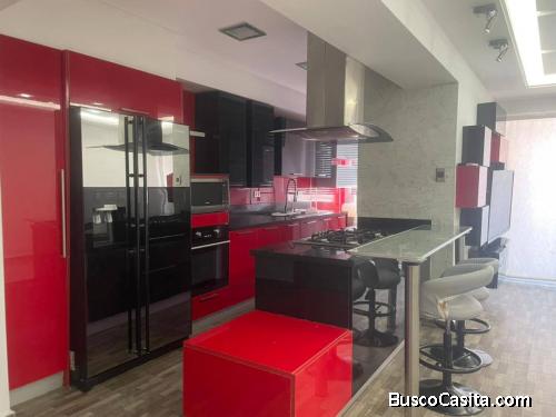 Se vende apartamento de 110m2 en el Chelsea court, el Parral. Código 140163