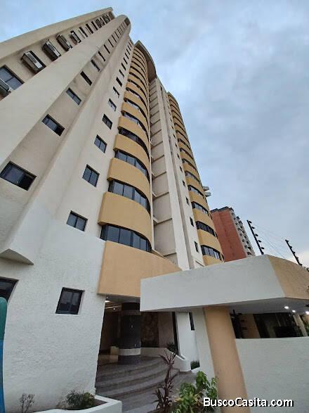 En venta Lujoso Penthouse en La Trigaleña, cerca del centro ItaloAmericano. Cód. 143438