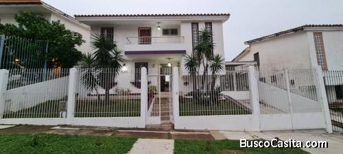 EN VENTA IMPECABLE CASA EN TRIGAL NORTE. CALLE CERRADA. Cód. 143459