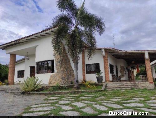 VENTA DE CASA QUINTA EN SAFARI CARABOBO COUNTRY CLUB. Cód 130507