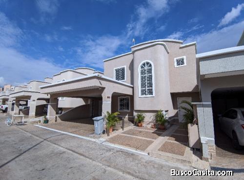 Townhouse en Conjunto Amatista, Ciudad Roca FOB-TH-079