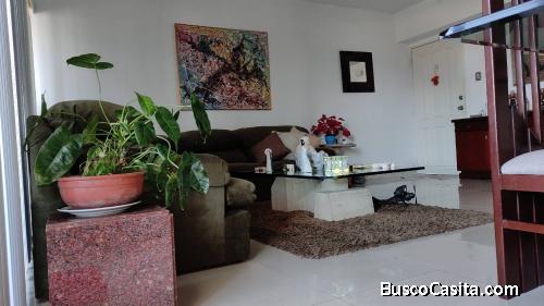 Se vende hermoso y moderno PentHouse en Res. Taguay. Código 133495