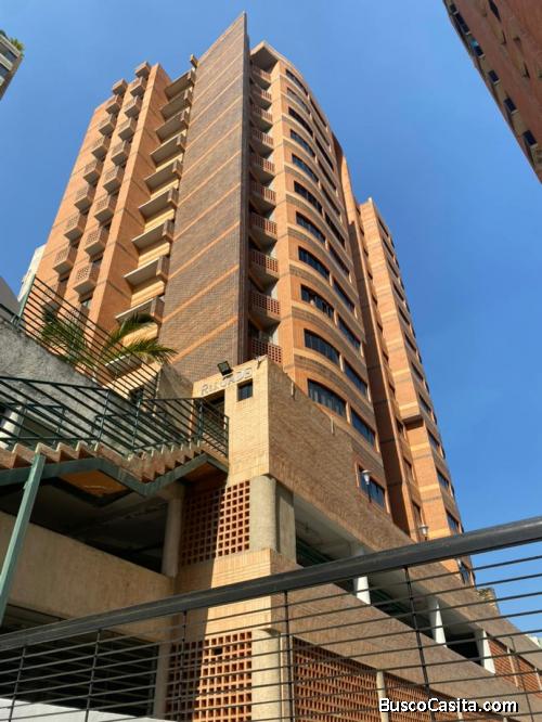 Vendo Apto. en Resd. Puerta de Piedra Los Mangos