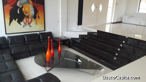 En Venta Espectacular Casa Moderna de Dos Niveles en colinas de Guataparo. Código 445022