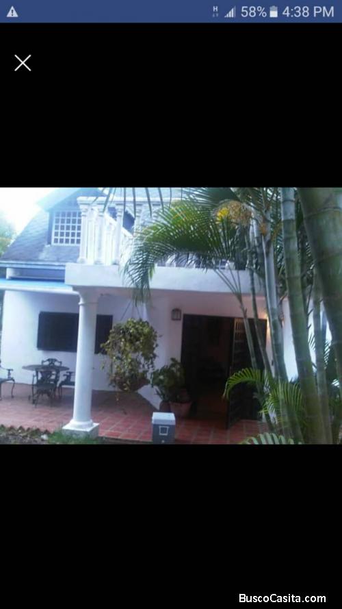 GRAN CHALET EN EL HATILLO OPORTUNIDAD
