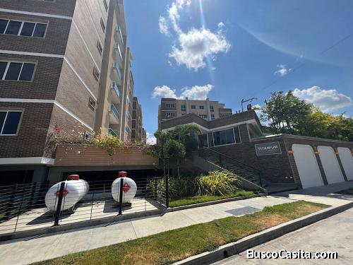 Bello Apartamento tipo Penthouse en Mañongo Conjunto Titanium Suites. Código 135507