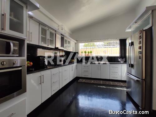 Bella y Cómoda Casa , Urb. Parque Trigal. Código 132012