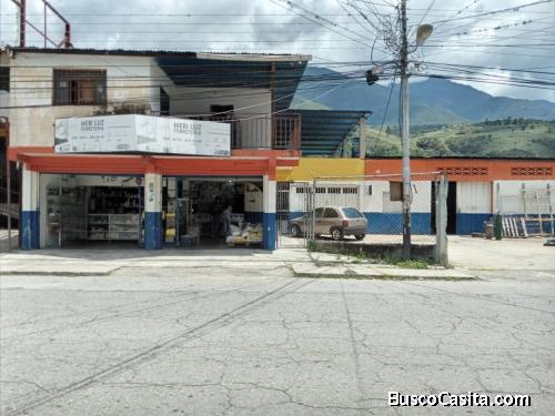 CASA EN LOS LLANITOS DE TABAY CON 3 LOCALES COMERCIALES DE OPORTUNIDAD CARRETERA TRASANDINA 