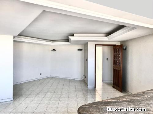 En venta amplio apartamento en la avenida las Delicias de la Ciudad de Maracaibo 