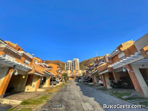 Townhouse en venta en Piedras Pintadas. Código 136400