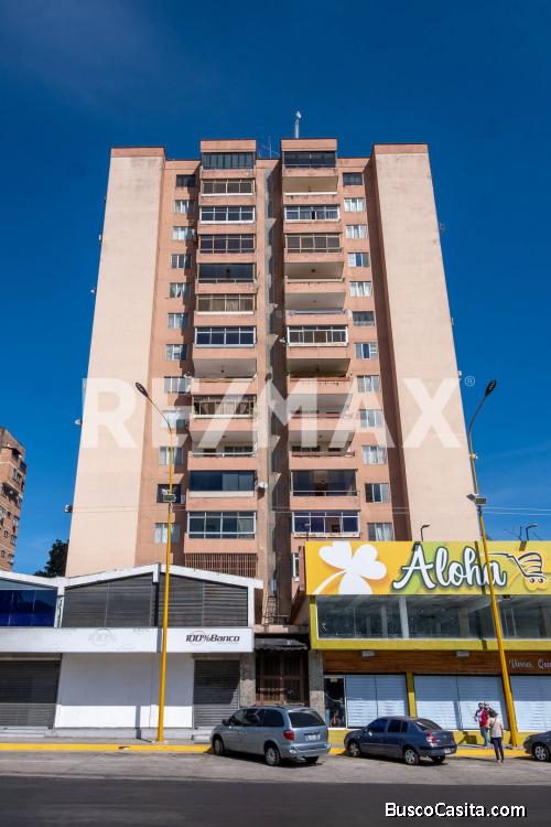 APARTAMENTO EN VENTA, EN PLENA AV BOLIVAR NORTE. Cód. 135755