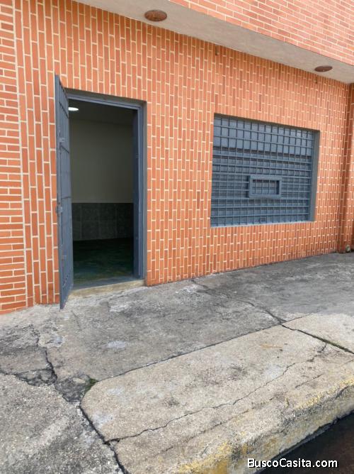 LOCAL ZONA REPUESTERA  UNA CUADRA DE LA  MICHELENA Y DOS DE LA LARA