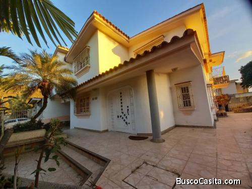 EmersonVende Casa de 2 niveles Urb. Trigal Norte