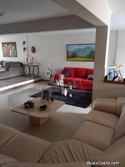 CASA EN SANTA CECILIA