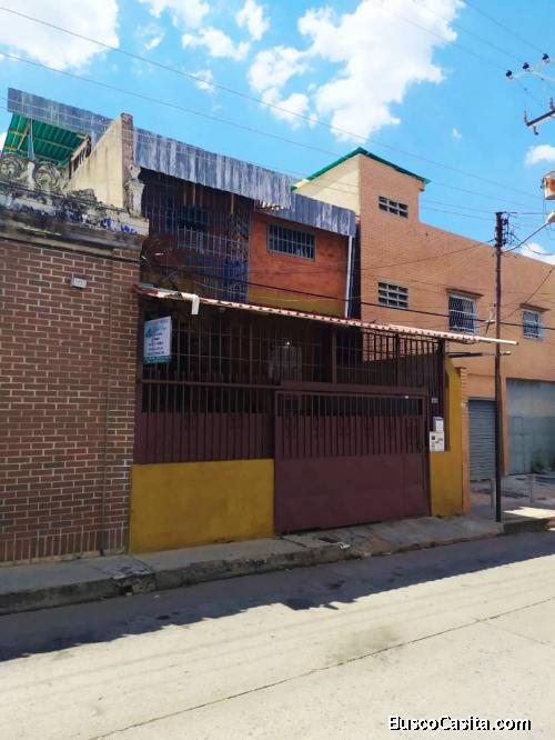 Vendo Amplia Casa: Es ideal para Colegio, Residencia, Clínica.