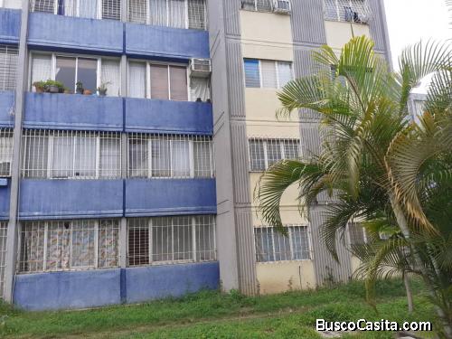 Se Vende Cómodo Apartamento en Urbanización La Mora