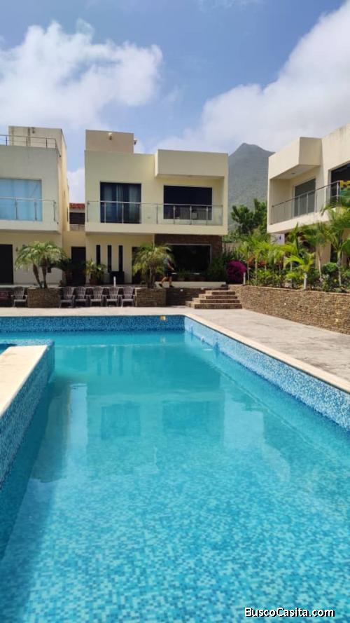 Town House en Playa Guacuco 