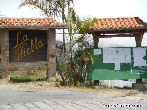 espacioso terreno en venta en la niebla el junquito