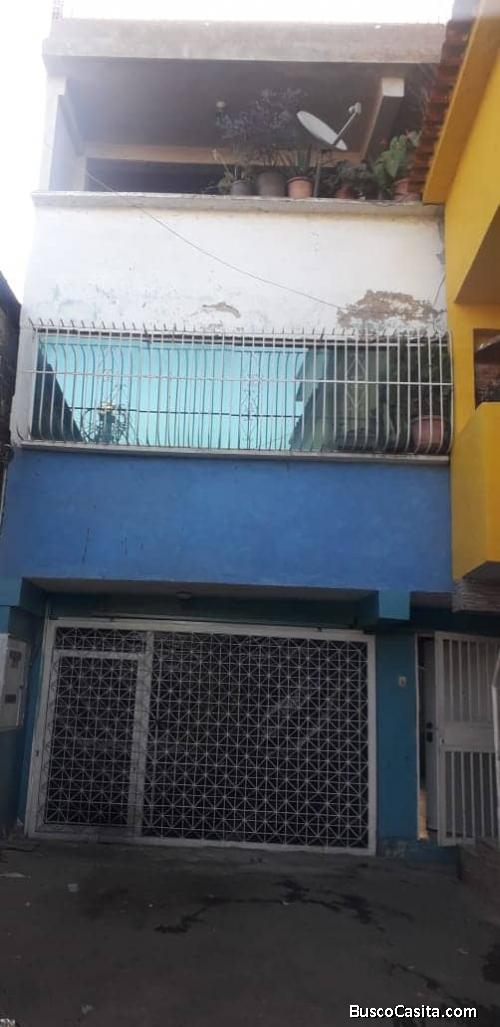 Hermosa casa de 4 pisos 