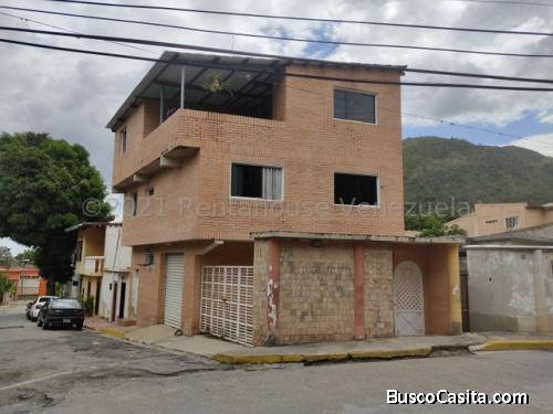 Casa y Local Comercial 03 Dormitorios 03 Baños 22-1468 El Castaño