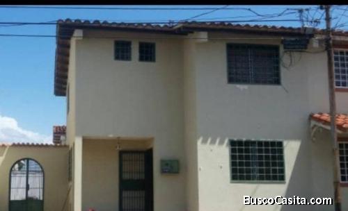 Sky Group Vende: Cómoda Casa: 2 niveles en: Barquisimeto - Cabudare. Urb. Villa Roca 