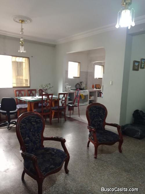 venta de amplio apartamento en Sabana grande