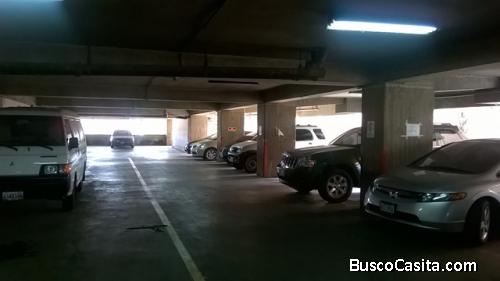 Se vende espacioso estacionamiento en chacao 