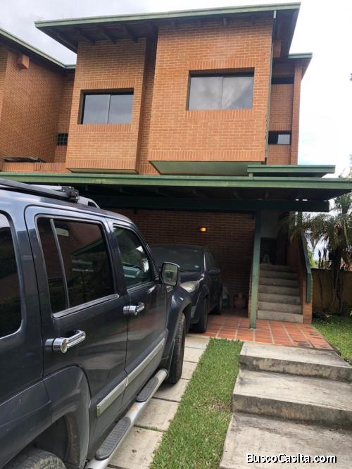 se vende TH un ubanizacion exclusiva rodeado de montañas 