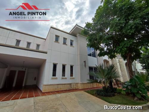 TOWNHOUSE EN ALQUILER AV. EL MILAGRO MARACAIBO API 3198