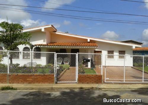 SE VENDE HERMOSA CASA EN URBANIZACION PRIVADA