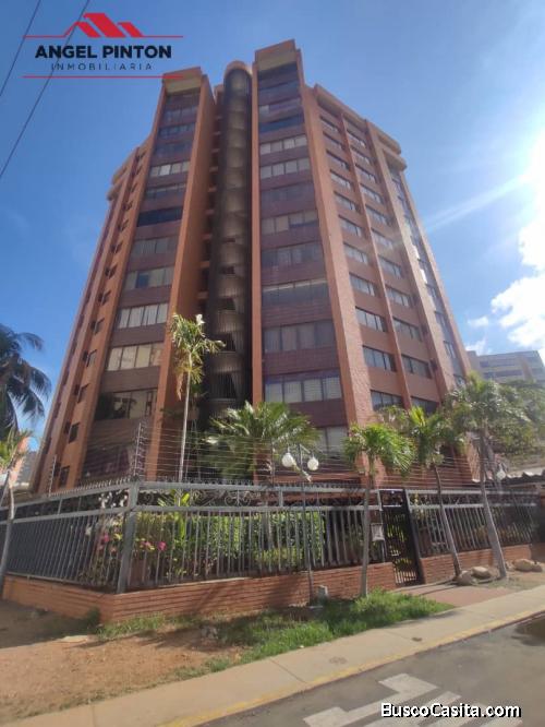 APARTAMENTO EN VENTA EN AV EL MILAGRO MARACAIBO API 3221
