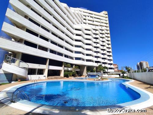 frente al C.C. LA VELA se encuentra este apartamento