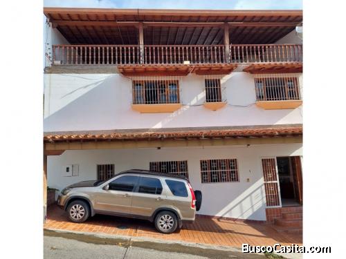 Quinta en Los Chaguaramos con vista al Ávila