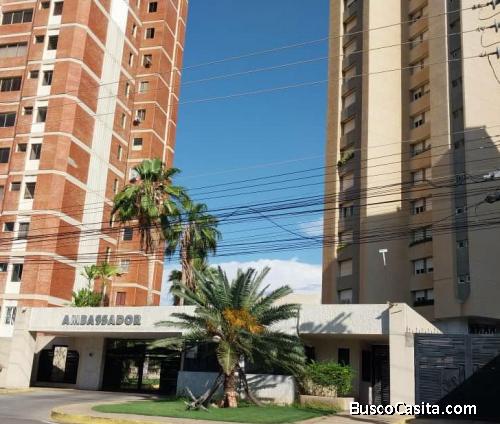 SE VENDE APARTAMENTO EDIF AMBASSADOR SECTOR LA LAGO MARACAIBO
