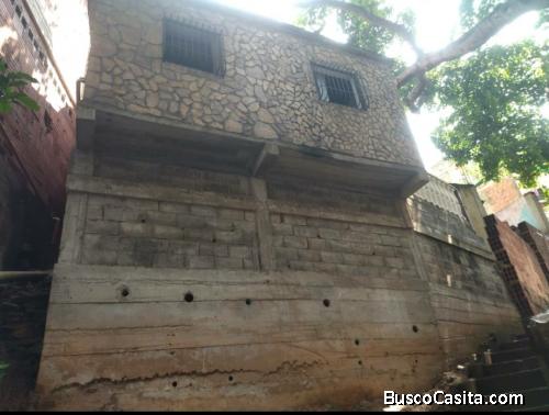 Casa habitable y fundación para terminar La Guaira