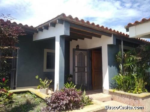 Venta de amplia caasa en Villa Roca III
