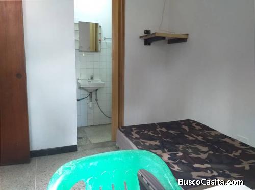 HABITACIÓN CON COCINA, REFRIGERACIÓN y BAÑO, exclusiva para VARÓN Sólo