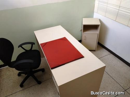 SE ALQUILA OFICINA USO ADMINISTRATIVO, URB. BELLO MONTE, AV. CASANOVA. 