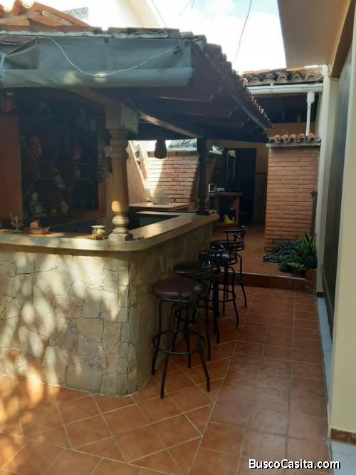 Amplia casa en PEDREGAL 1