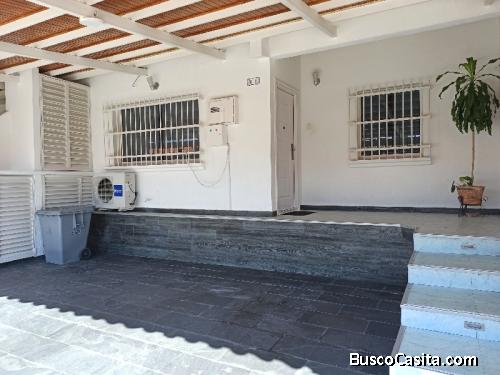 Se vende hermosa casa ubicada en urbanización Los Bucares, Cabudare