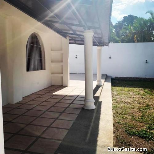 Casa en venta en cumbres de Curumo