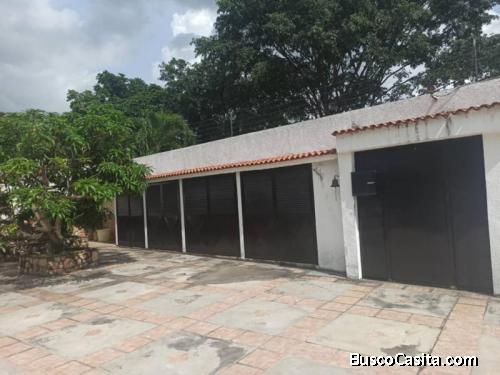 CASA EN VENTA EN GUAPARO    LEMC-442