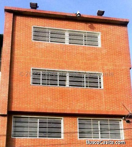 Se Vende Edificio Prado de Maria MLS #23-3534