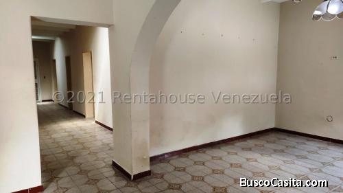 As Se vende Casa en Los Palos Grandes MLS 22-5960  0412 2003199    04241181339