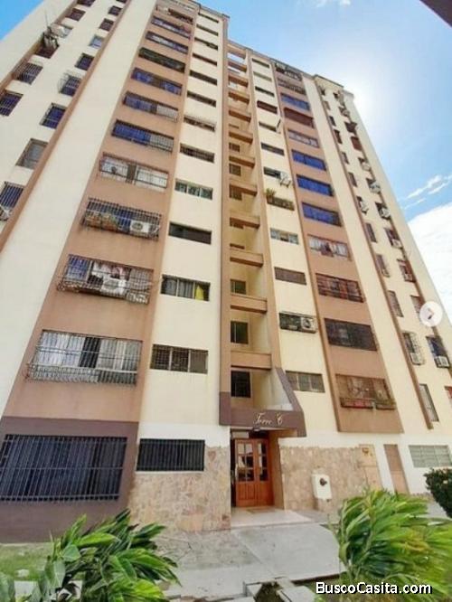 Apartamento en el Conj. Res. La Paz, en la Urb. Las Quintas. Código: Foa-5555