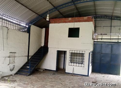 Venta de Terreno (8.500mts2) , con Casa y Galpón Industrial Incluido